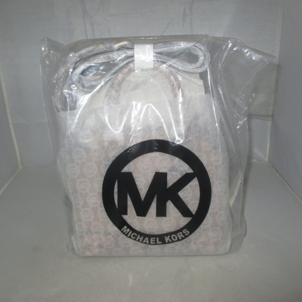 Michael Kors Smythe Small Embossed-Leather Satchel - Picture 4 of 8